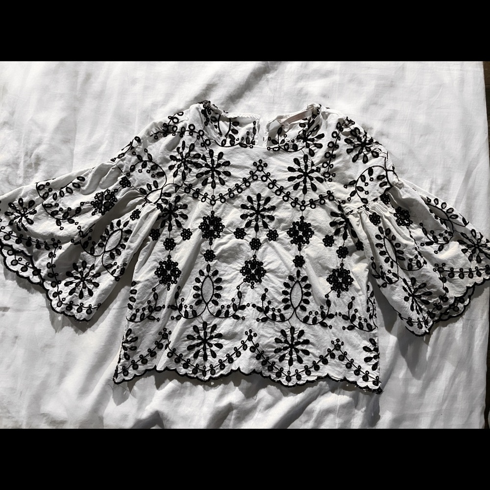 Black $ white floral blouse